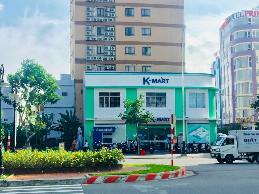 2 Min Walk to Convenience store, Restaurants, Spa