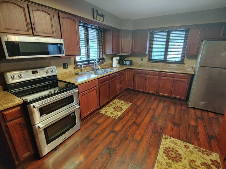 Top 12 Airbnb Vacation Rentals Near Cedar Point, Ohio Updated 2024