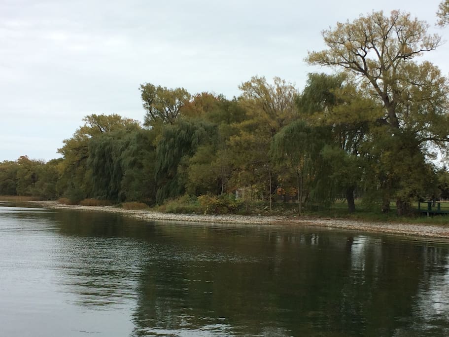 Property waterfront (over 1 km of shoreline)