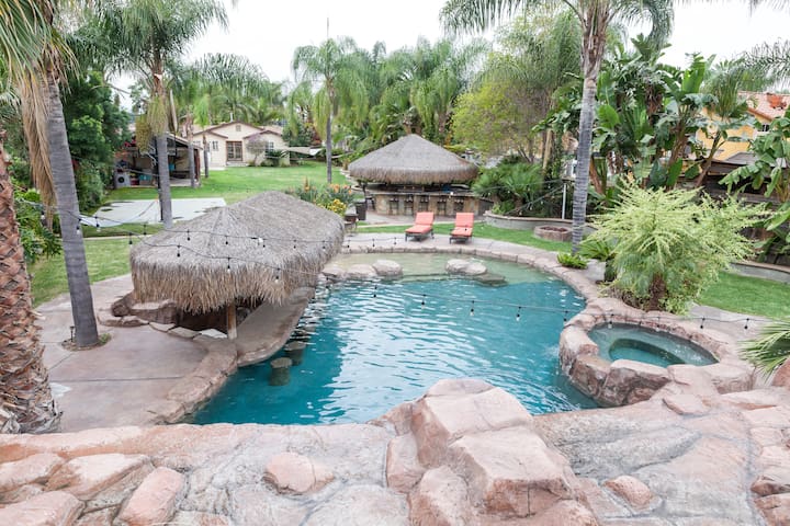 Beautiful Oasis-Centrally Located