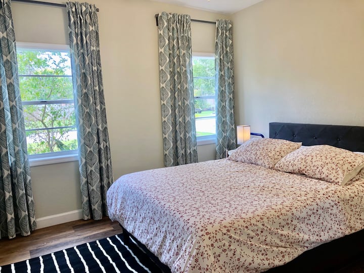 Super comfortable, queen bed. Always made with fresh linens, comforter and four pillows. The windows bring in bright light and have privacy from the plants in front of them or you can draw the curtains to darken the room and have full privacy. 