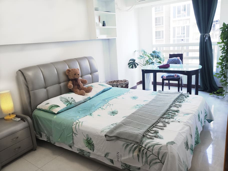 Bedroom 1 with Queen size bed