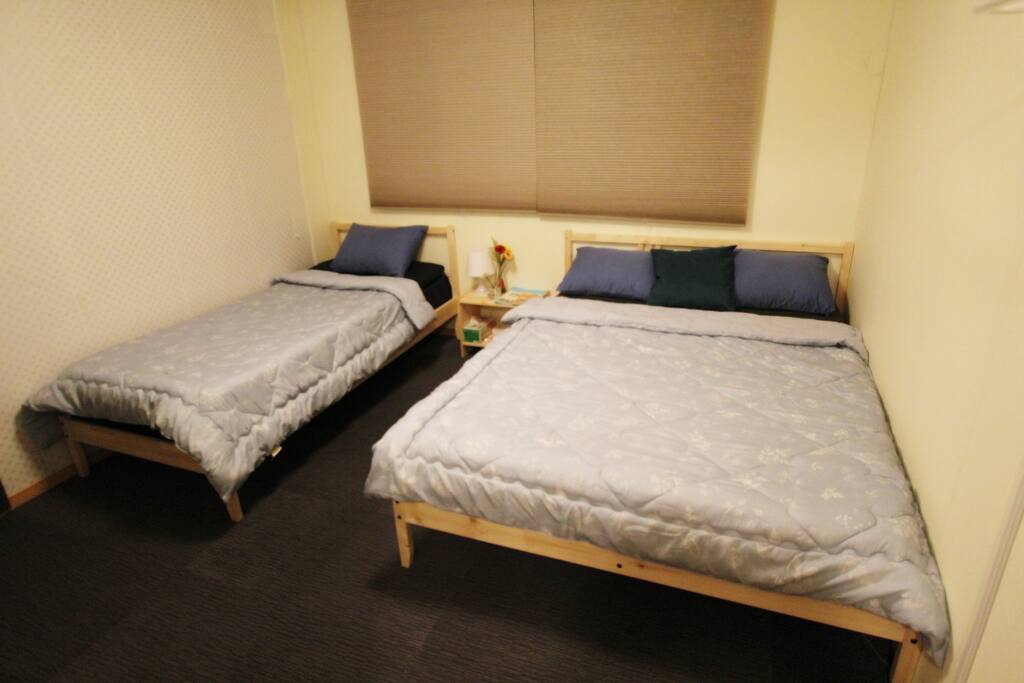 Queen and single beds