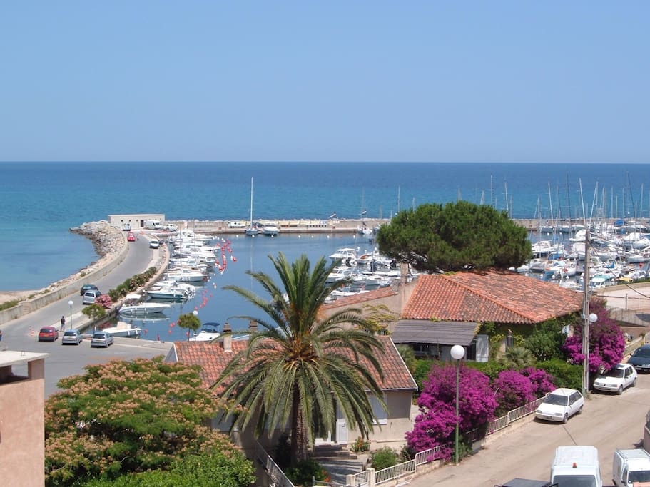 Port de plaisance en bas de la residence