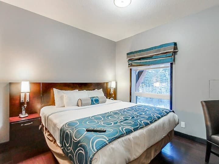 Bedroom with comfortable king sized bed and mountain view