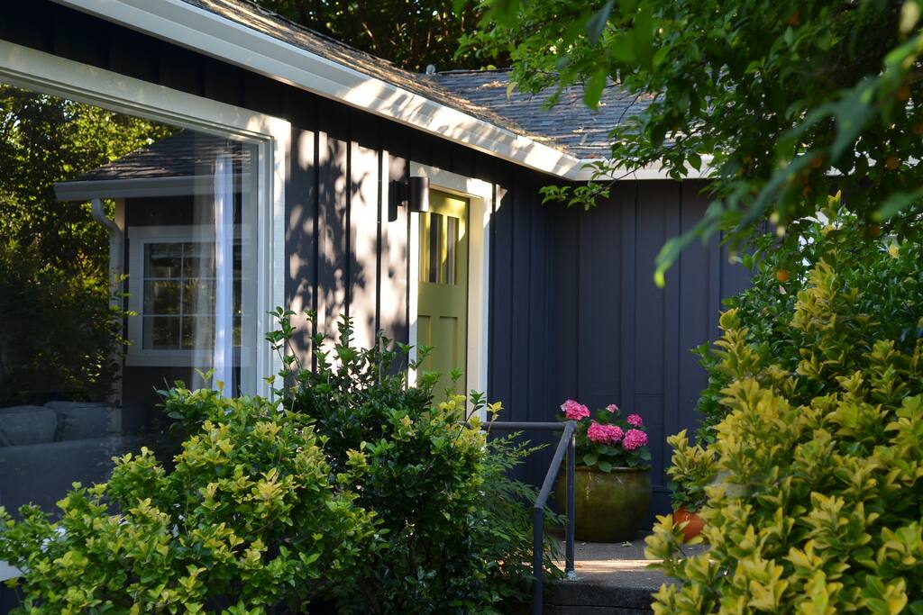Welcome home to your Sonoma Valley Getaway.