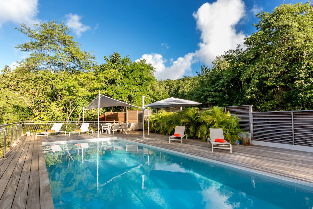 le coin piscine et convivialité.