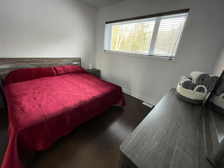 Spálňa 1: Veľká manželská posteľ 