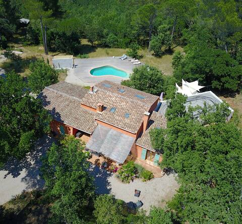 House-Villa-Pool in absolute calm on 10,000 m²