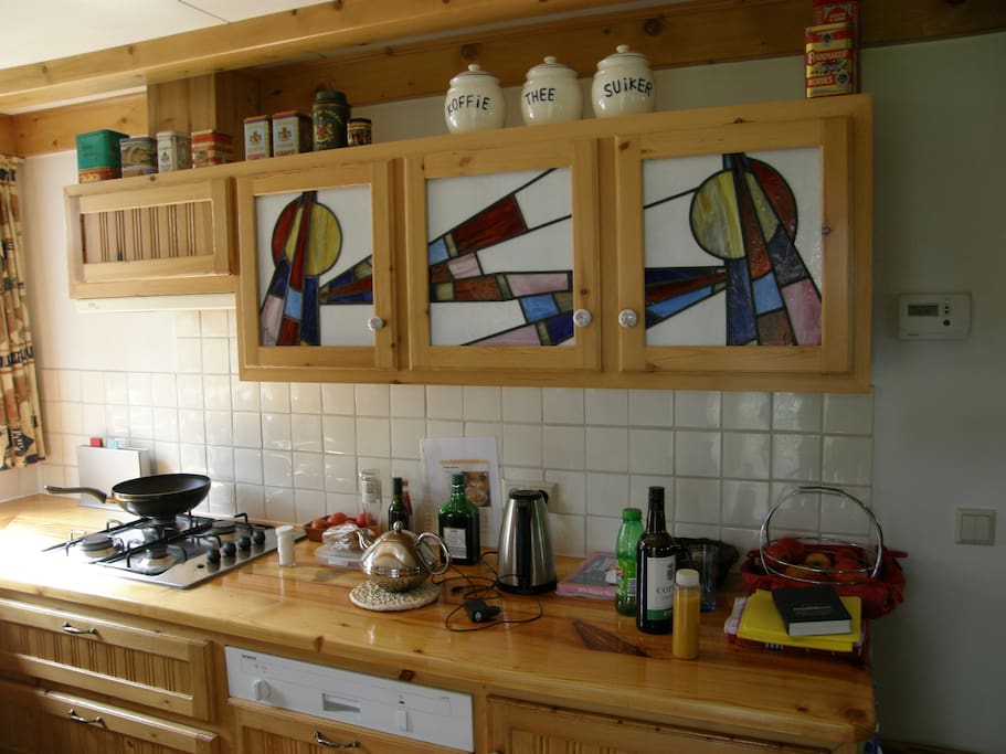 Keuken met alles erop en eraan.