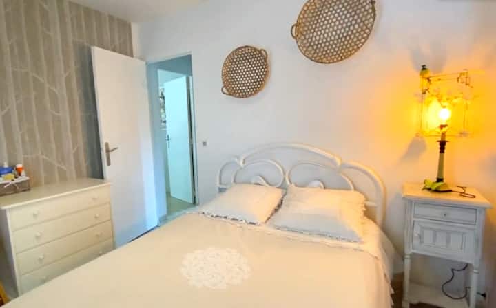 Chumba cha kulala vitanda 2 viwili 