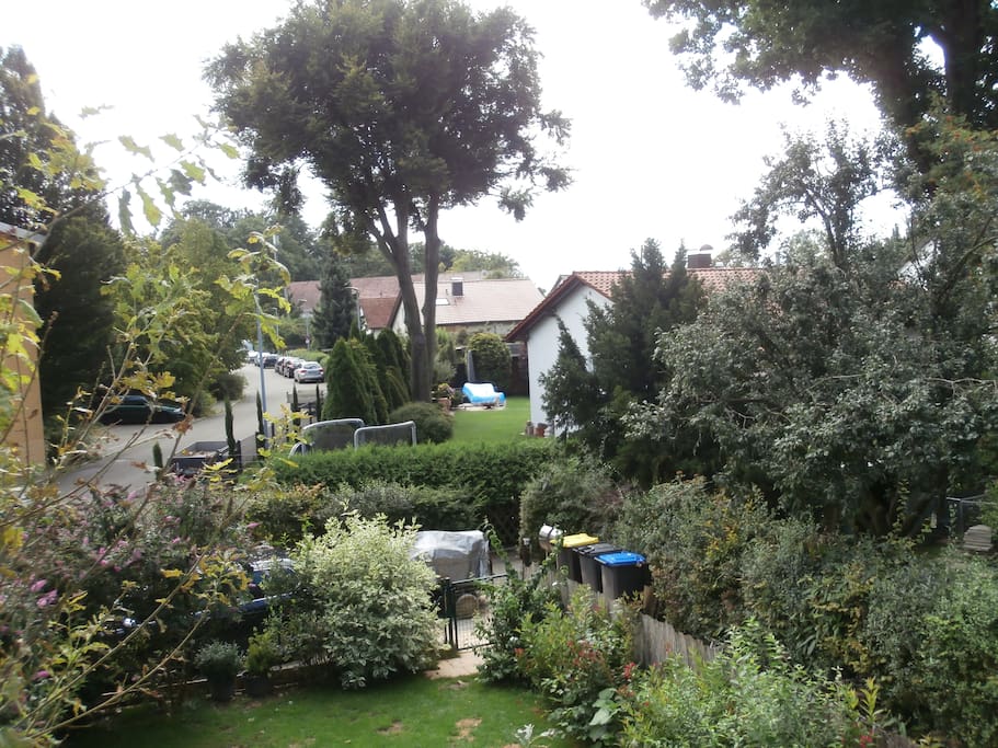 der Blick aus dem Zimmerfenster