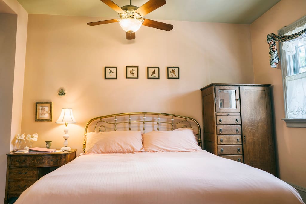 Oxford Room - King Bed and Antique Wardrobe