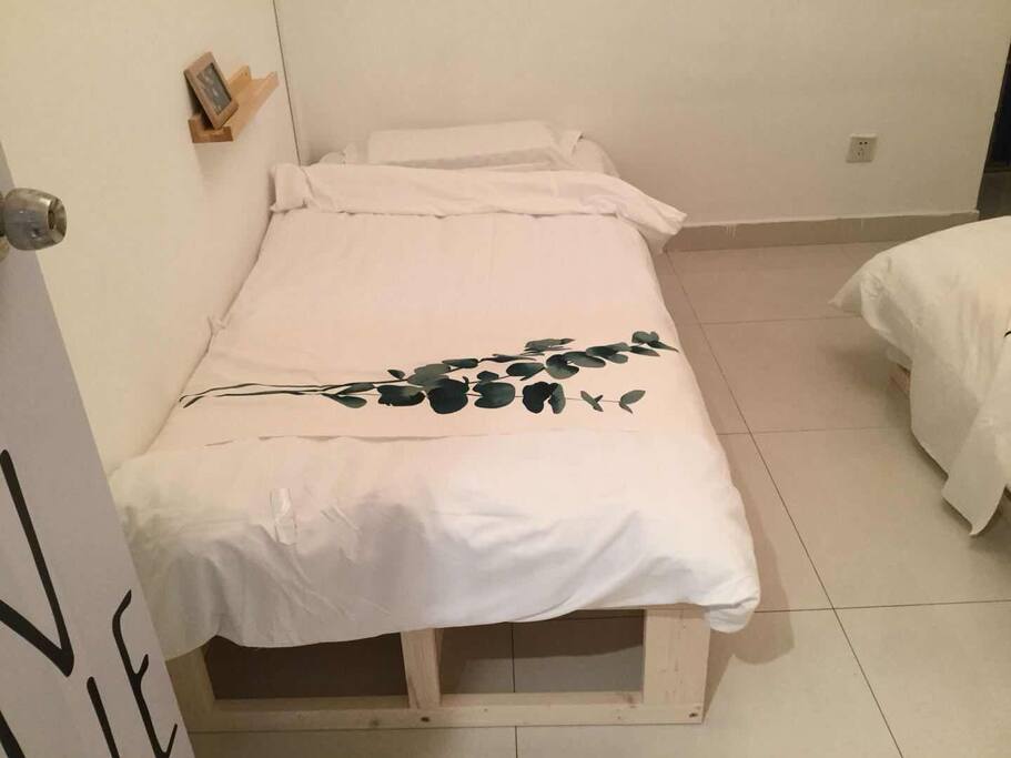 2-bed room, also can combine as a 1.8/2m bed for couples