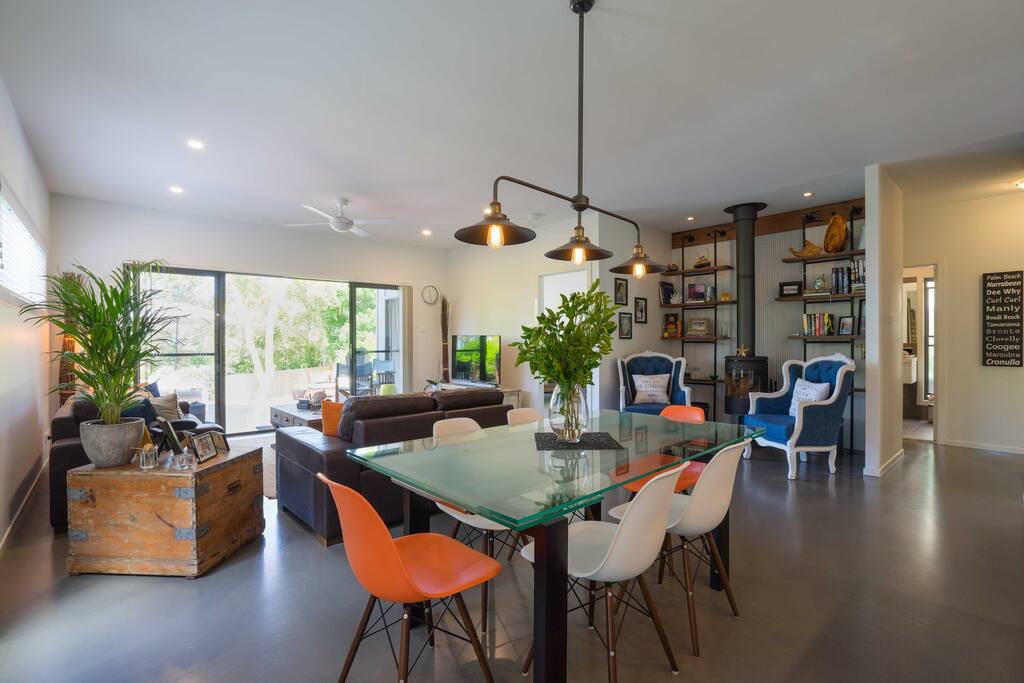 Open plan living/dining areas