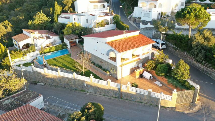VILLA F – Piscina privada – Barbacoa gallery image 3
