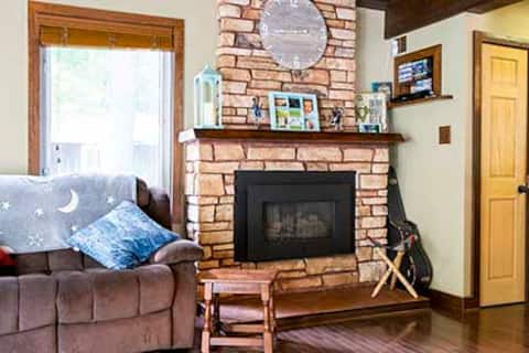 Top performing Airbnb: Cosy Lakefront Cottage in Waterloo