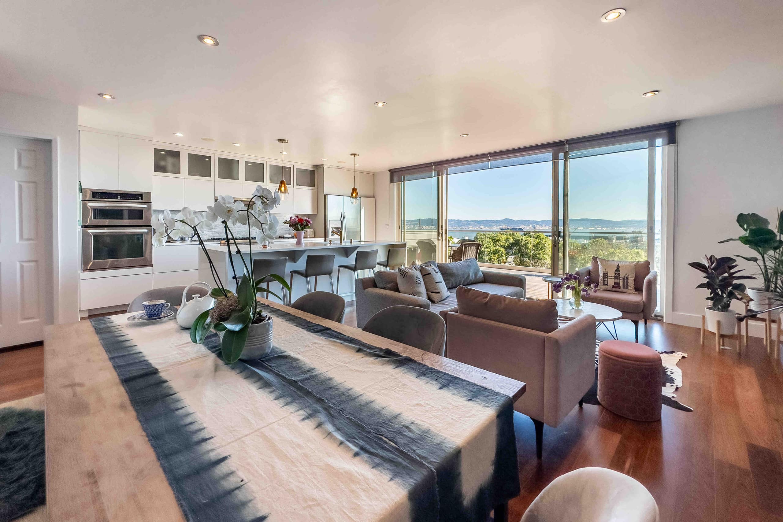 Home in San Francisco · ★4.82 · 3 bedrooms · 3 beds · 2 baths - Image 11