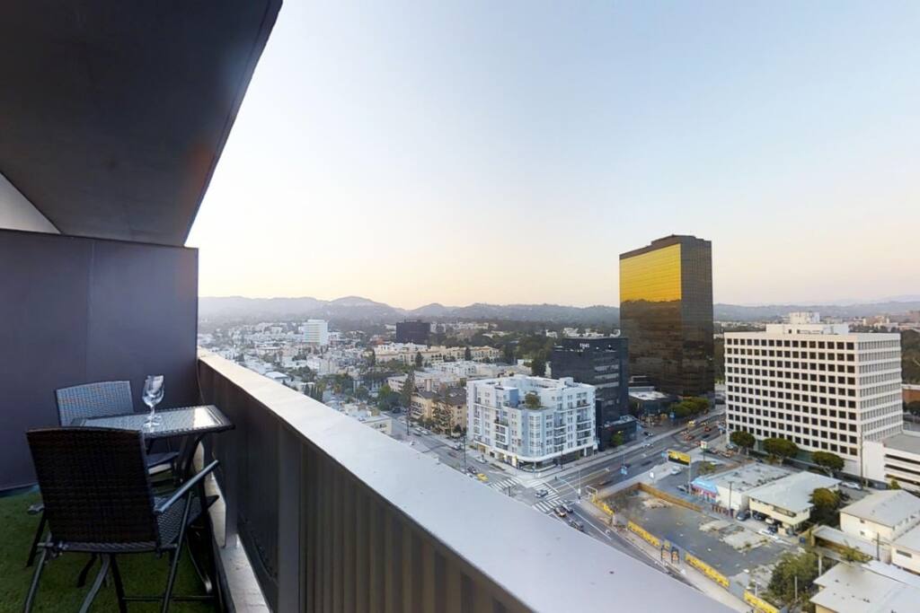 Views of Brentwood and all of LA