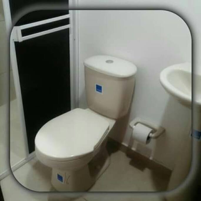 amplio baño para mejor comodidad