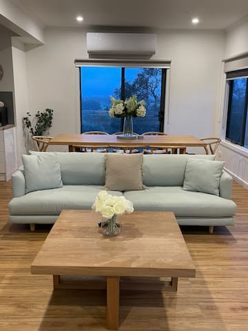 Views retreat Minutes to hot springs and beach. gallery image 4