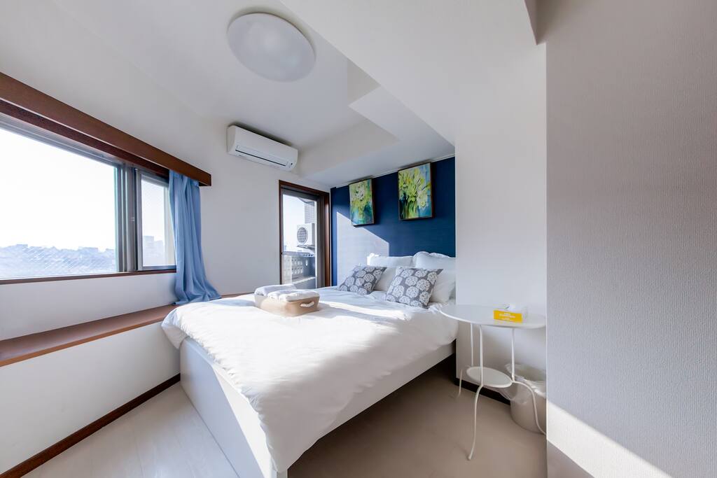 The side view of bedroom