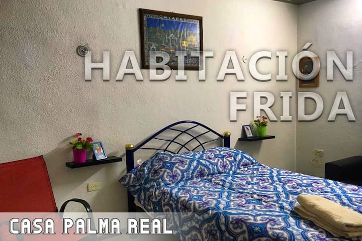 Frida/Frida Room
2-3 People/2-3 People
A/C
The room is adorned with several Mexican crafts, a large window overlooking the patio.

The room is adorned with several Mexican handicrafts, a large window overlooking the garden.