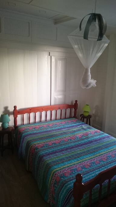 Chambre avec ventilateur