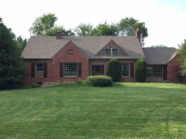 Close,private,pool,pets and kids! gallery image 2