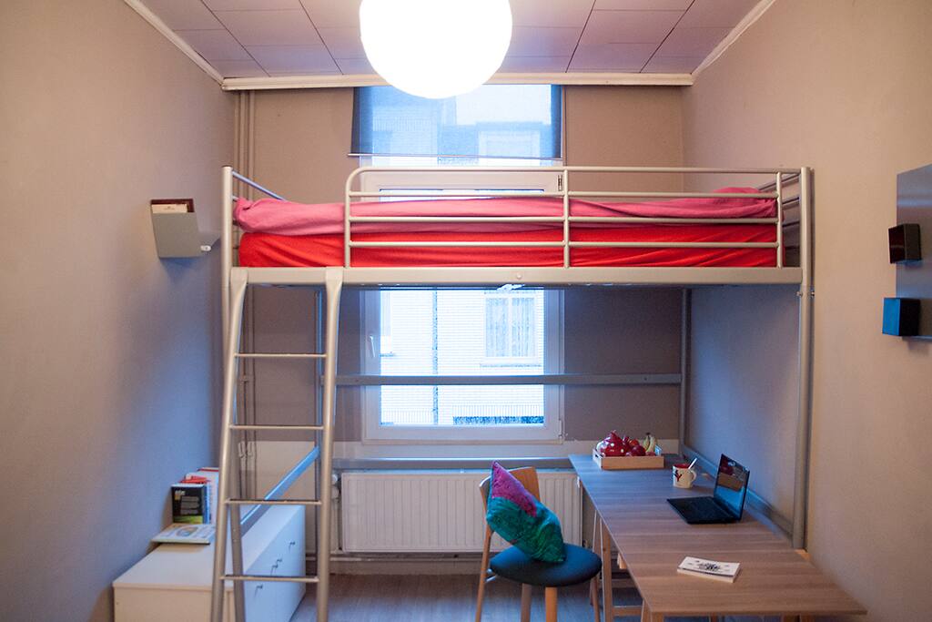 Room with double bed