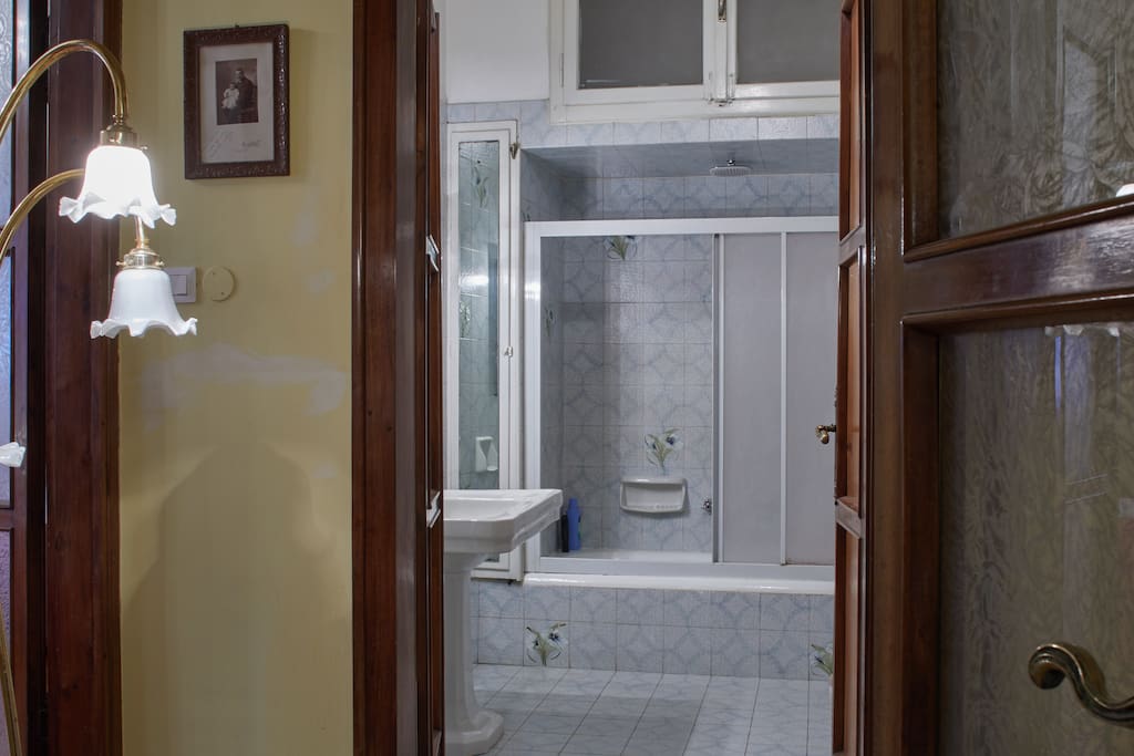 Uno dei 2 bagni della casa (non in stanza)