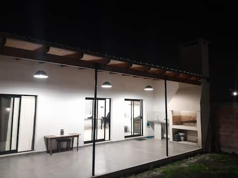 casa con dos habitaciones y amplia galería