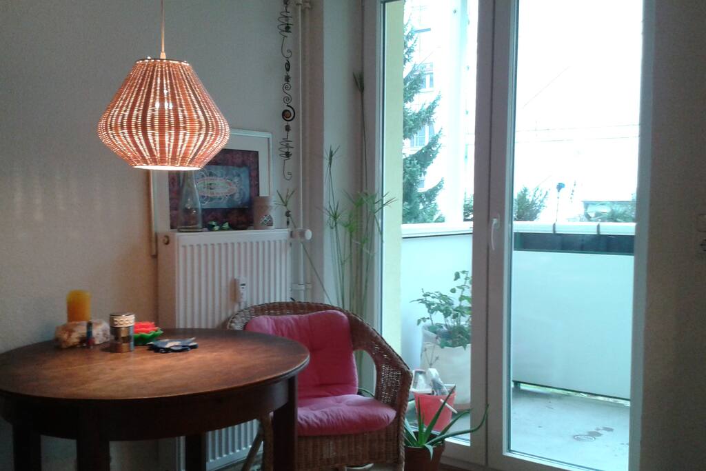 Ausziehbarer Küchentisch mit Zugang zum Balkon
