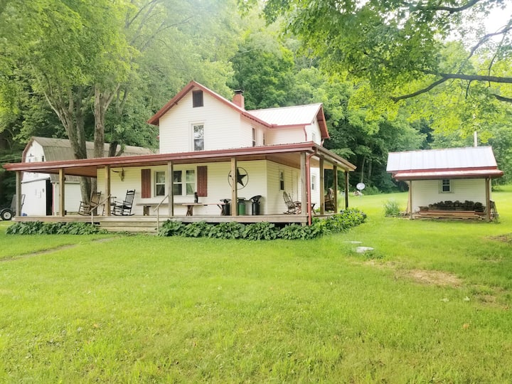 Big Pine Ranch in the heart of Hocking Hills Farm stays for Rent in