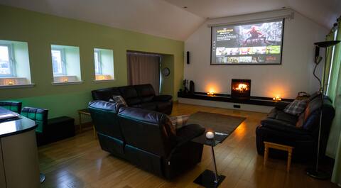 Spacious open plan luxury house with hot tub
