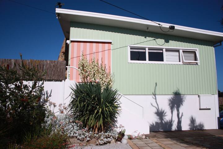 Retro 1950’s House in Barwon Heads gallery image 3
