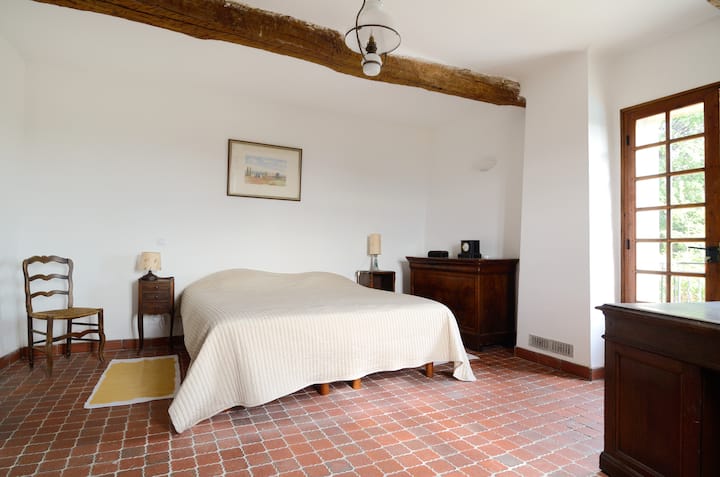 ห้องนอนใหญ่สไตล์โพรวองซ์