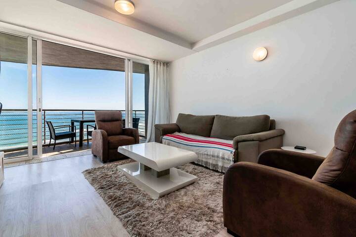 Stunning 3 bed in horizon bay with beautiful views gallery image 2