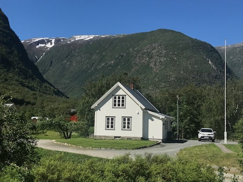Cozy little house with pasture on small farm, 4 people