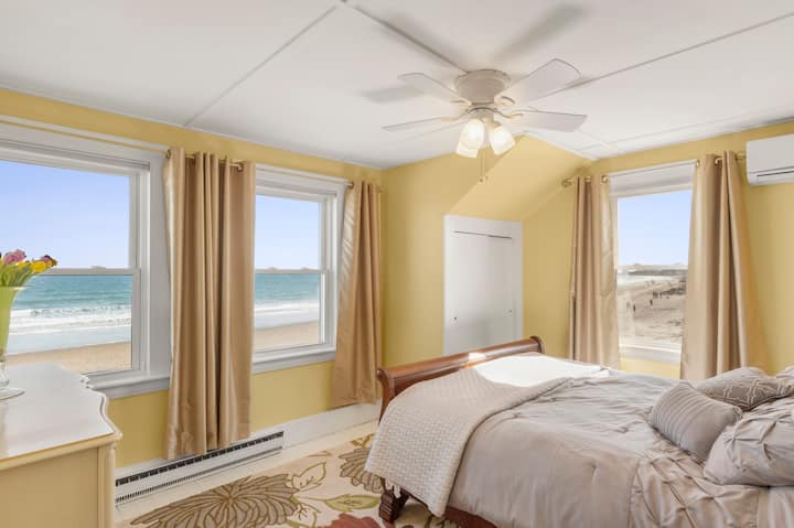 Bedroom #1 with queen bed with ocean view