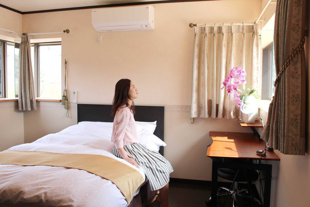 Main bedroom.There are 3 bed rooms in 2nd floor.*Simmons Mattresses