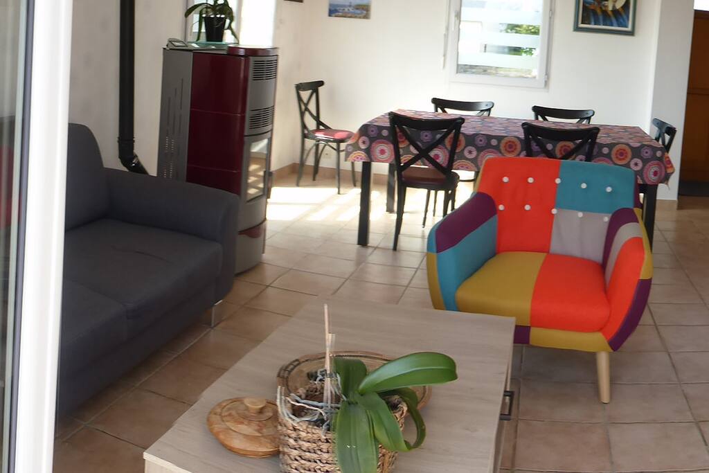 La pièce de vie vue de la terrasse