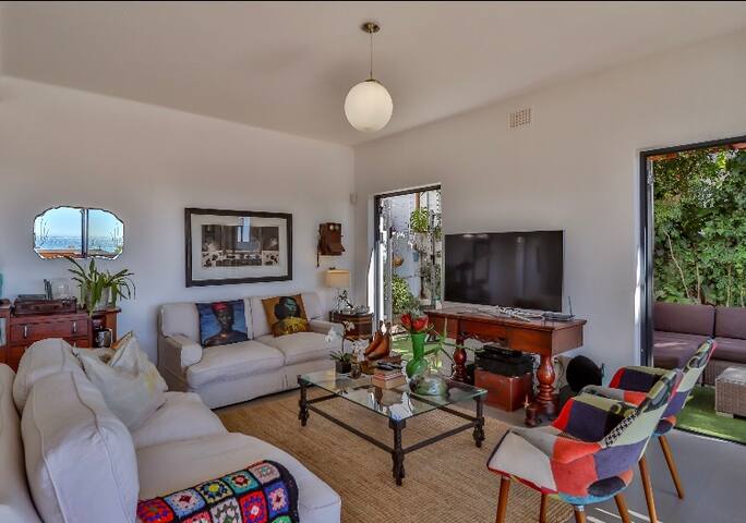 No Loadshedding house in Seapoint gallery image 4