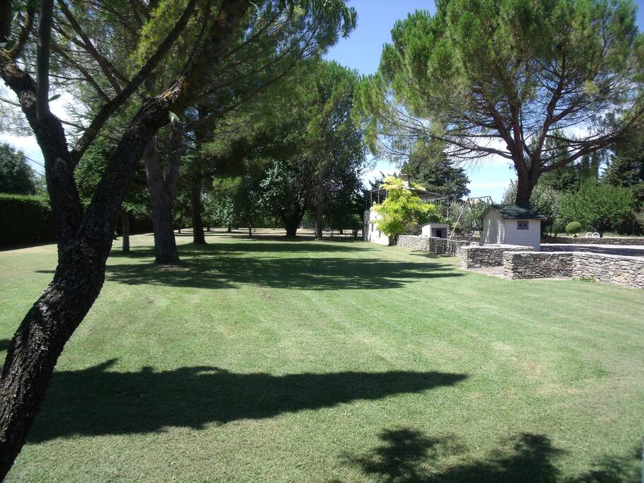 grand parc de 4 000 m2