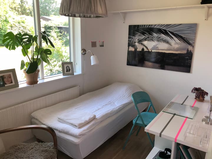 Spálňa č. 4. malá dvojposteľová 120 x 200 cm 