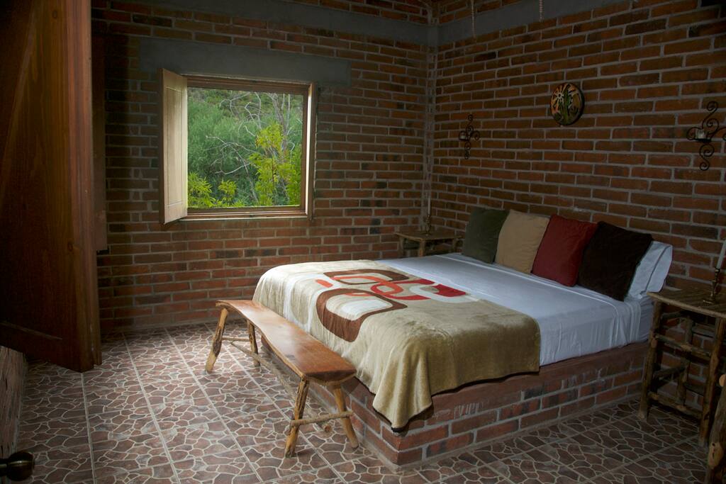 King size bed. Wonderful linen.