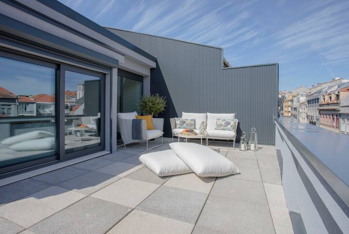 2 Fabulous apartments in a great location (12 pax) gallery image 2