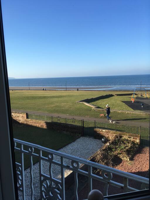 This is the view from the front of the house and the other website Airbnb room. This listing is for the large bright double room at the rear of the house.