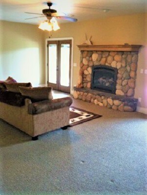 พื้นที่ชุมนุมใต้ดิน (เตาผิงแบบแก๊ส)