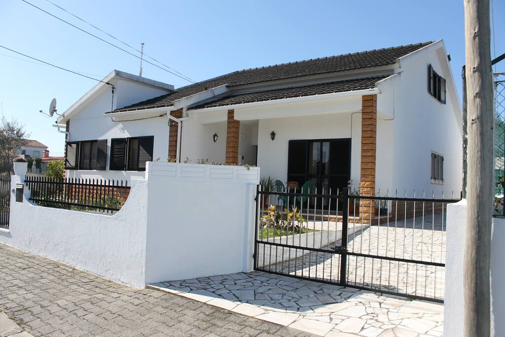 Moradia com garagem para 2 carros